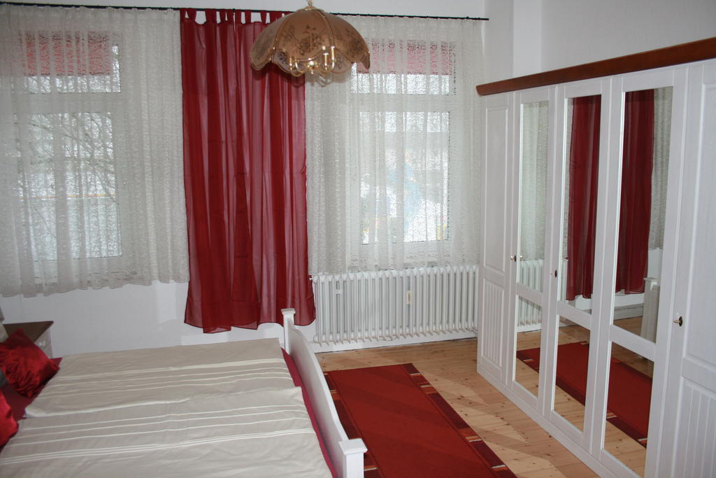 Ferienwohnung Am Kurpark Бад-Ненндорф Номер фото